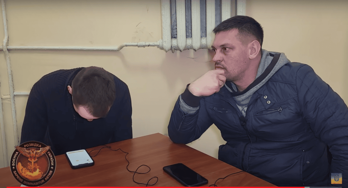 Volodymyr Zolkin během telefonátu zajatce s přítelkyní. Zdroj: YouTube
