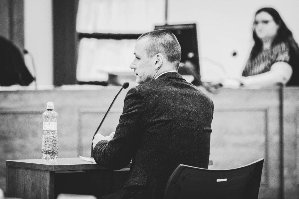 Peter Tóth u soudu proti Marianu Kočnerovi
