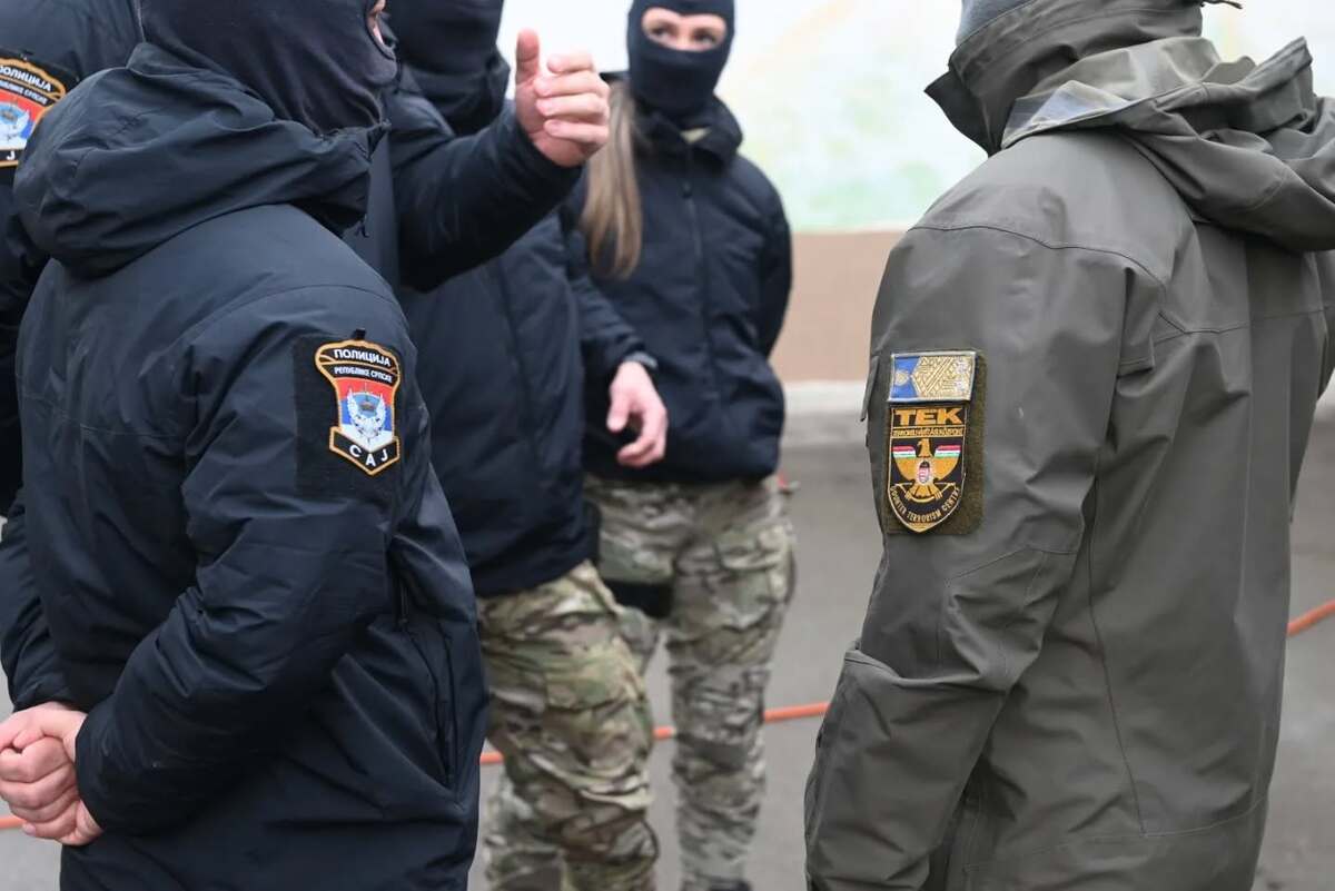 Do Republiky srbské byly z Maďarska vyslány čtyři operační a jedna průzkumná jednotka – celkem 70 plně vyzbrojených mužů, několik vozidel a velký nákladní automobil se sledovací technikou sloužící jako velitelské centrum operace.