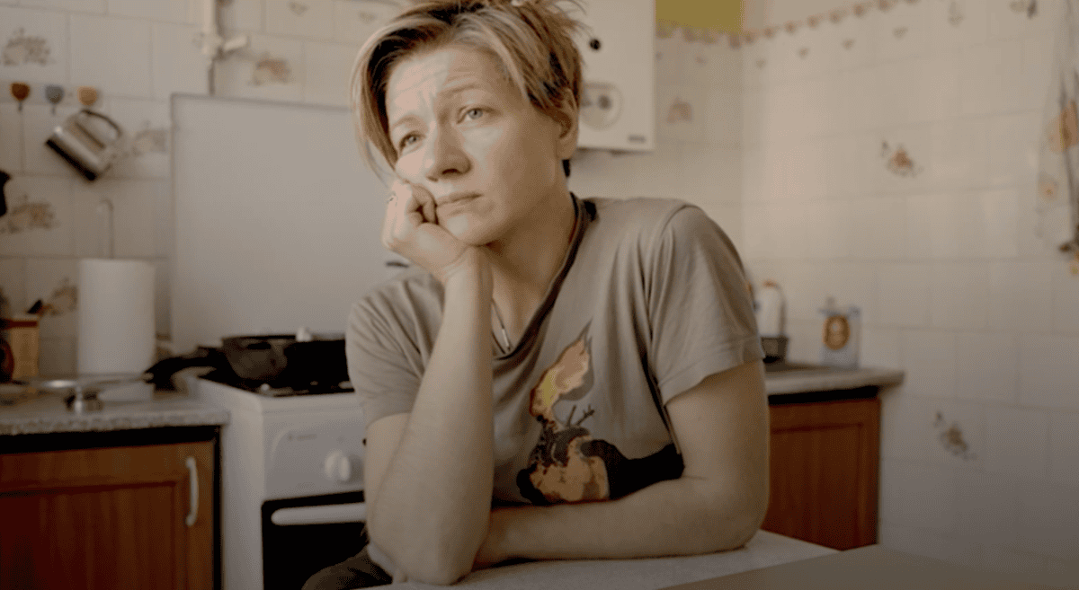 Tatsiana Hatsur-Javorská v kuchyni svého kyjevského bytu Zdroj: Film &amp;quot;Kdo, když ne my?&amp;quot;, Juliane Tutein