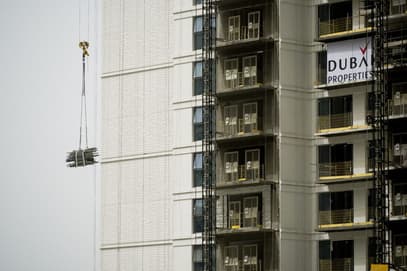 Developerská společnost Dubai Realities staví další budovu.