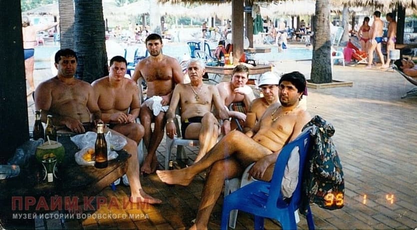 Šakro Molodoj ve Španělsku (napravo), rok 1995. Zdroj: primecrime.ru