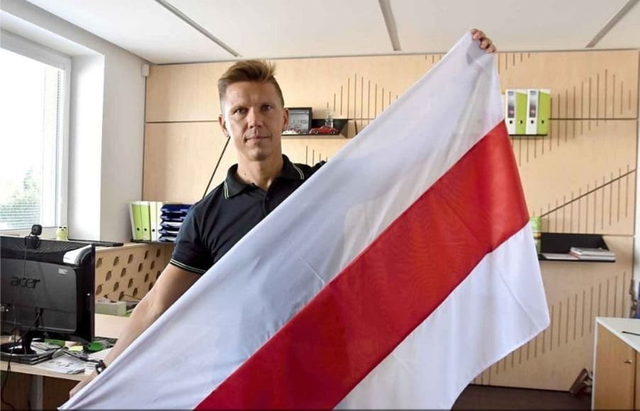 Spoluzakladatel Orlimexu Sergej Pavlovec s vlajkou běloruské opozice | Zdroj: Archiv Sergeje Pavlovce
