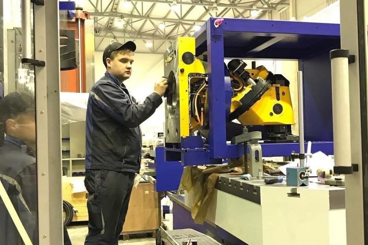 „Přátelíme se potichu.“ Jak české strojírenské firmy připravily Rusko na velkou válku