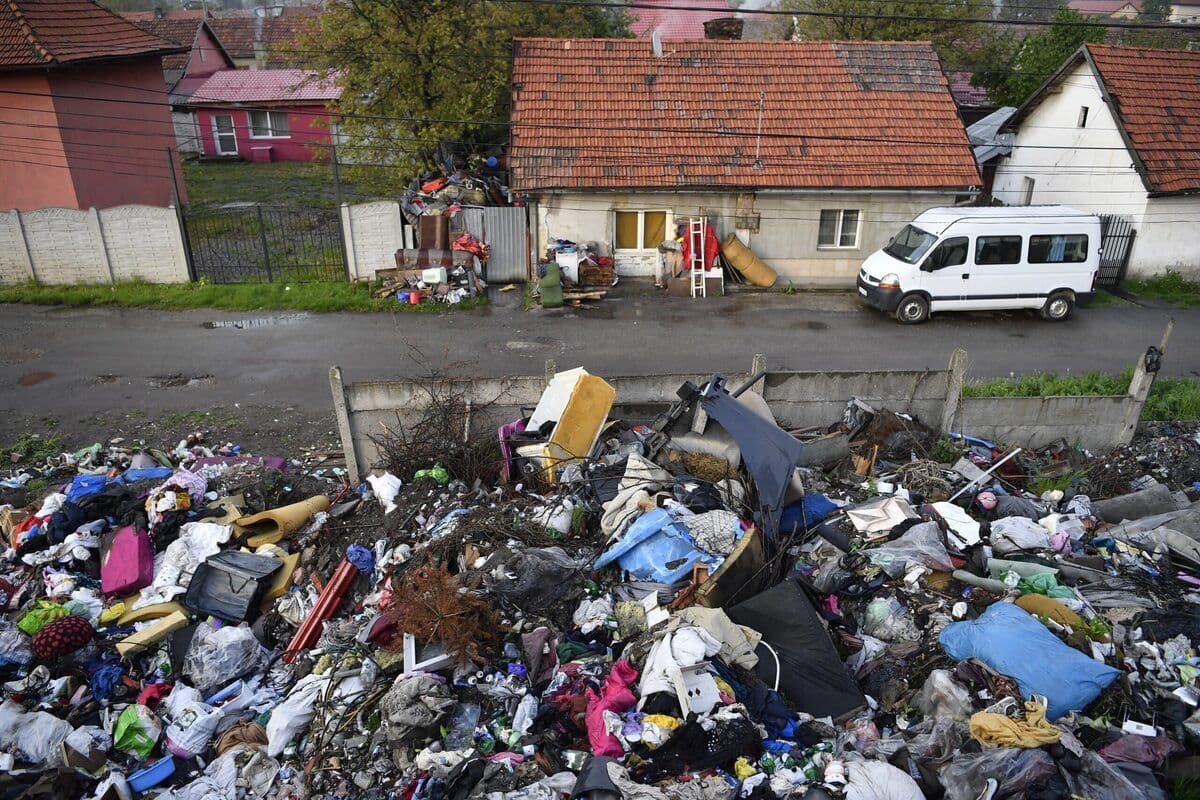 Darovaný textil skončil na nelegálních skládkách v Rumunsku