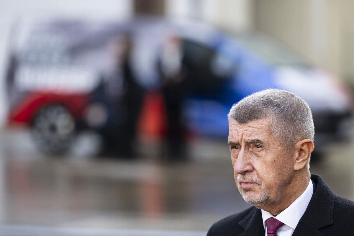 Francouzský novinář El Idrissi: Babiš na nákup „zámečku“ půjčil miliony sám sobě. Prokuratura určí, jestli to bylo legální