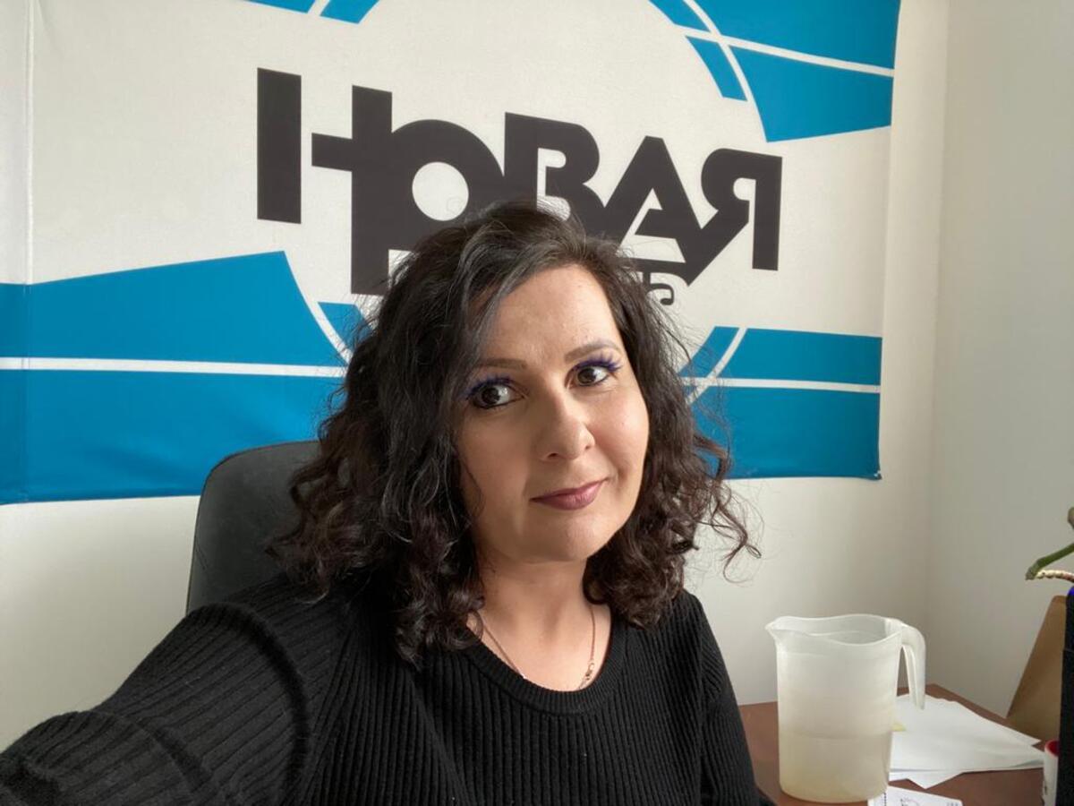 Podpořte ruské novináře v exilu. Nám jen tak nepomůžete, vzkazuje mluvčí listu Novaja gazeta