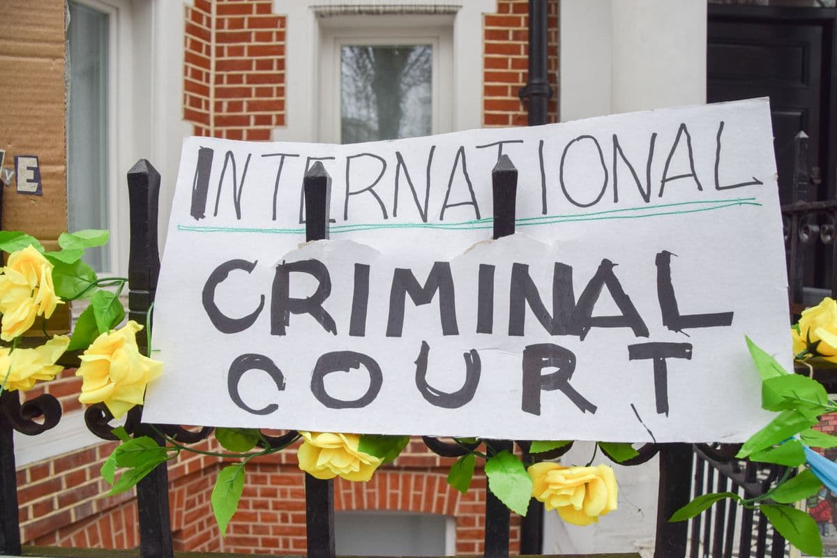 Rusové před soudním tribunálem