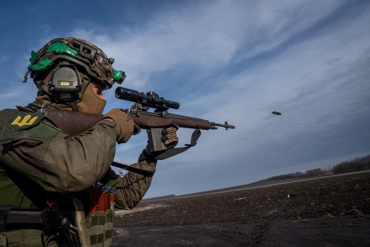 #zesvěta: Velitelé mezinárodních legií v Ukrajině zřejmě kradli zbraně